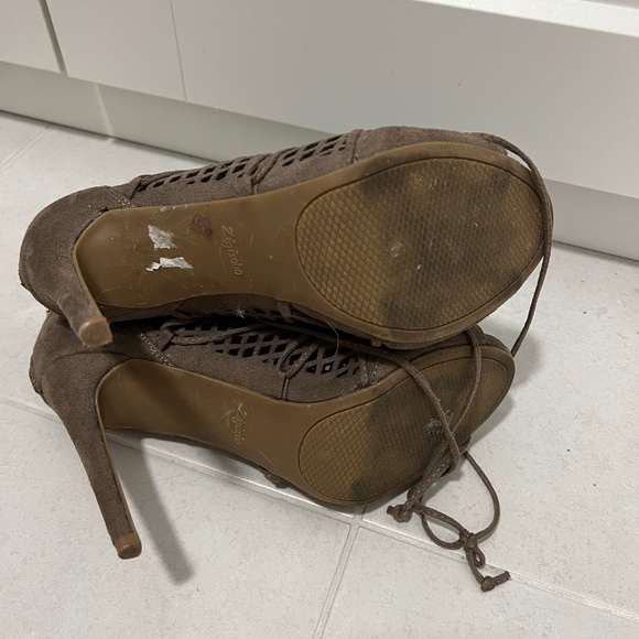 Peep toe lace up heels - Picture 3 of 4